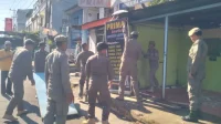 Penertiban Lapak Pedagang di Atas Drainase Lajangiru Berjalan Lancar Penertiban Lapak Pedagang di Atas Drainase Lajangiru Berjalan Lancar